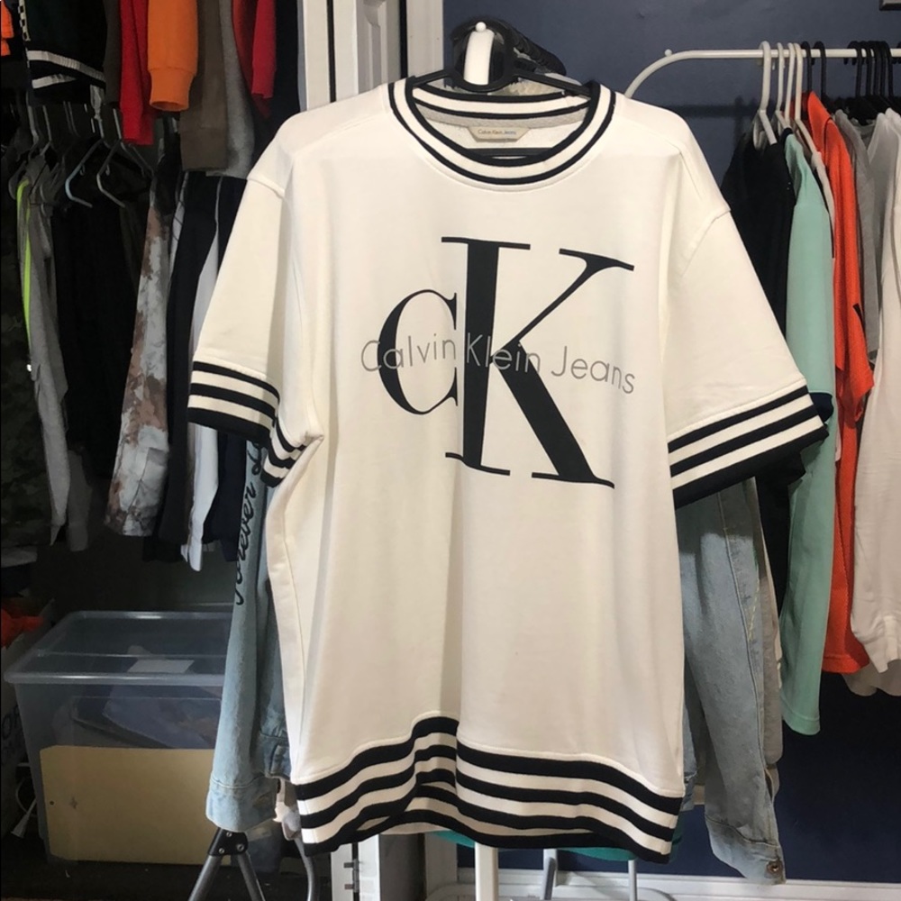Calvin Klein t shirt - large